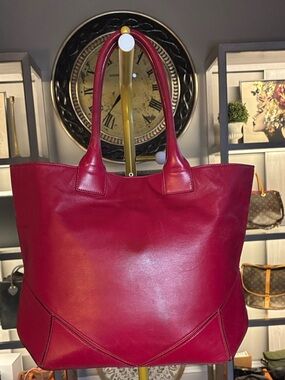 ✨Live Show Listing✨ Givenchy